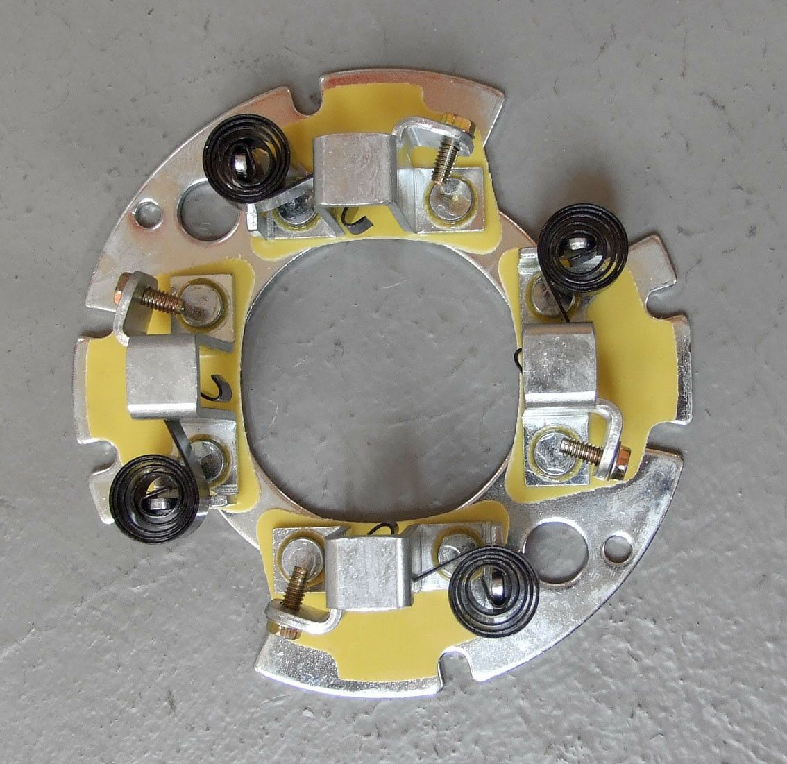 Nosac cetkica delco us mt42 24v