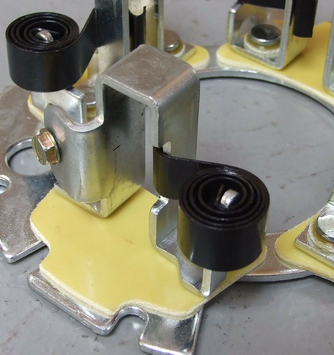 Nosac cetkica delco us mt42 24v