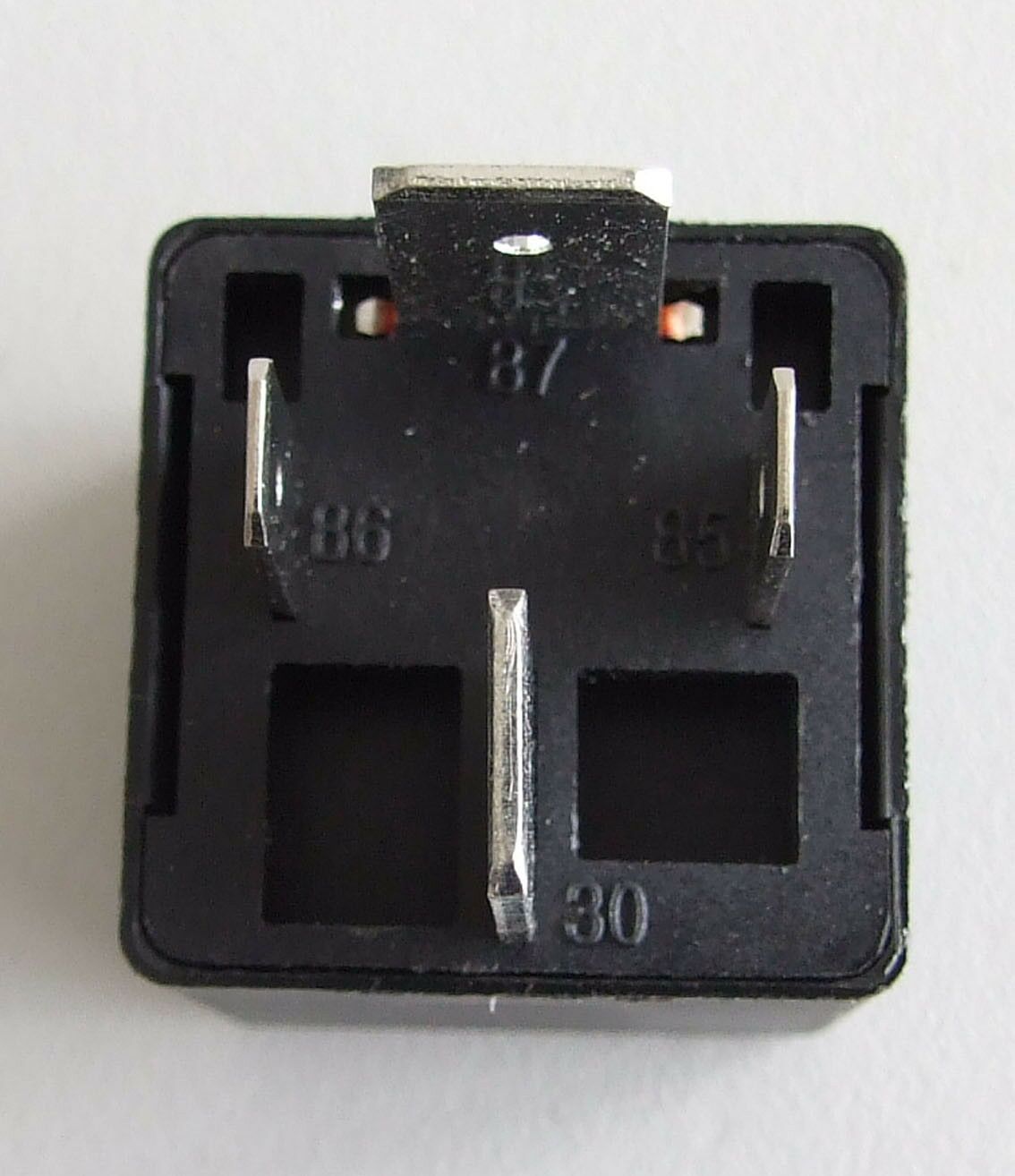 Mini relej 12v 70a 4 pin