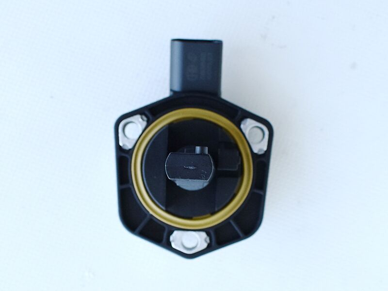 Sensor nivoa ulja vw golf v, passat, skoda